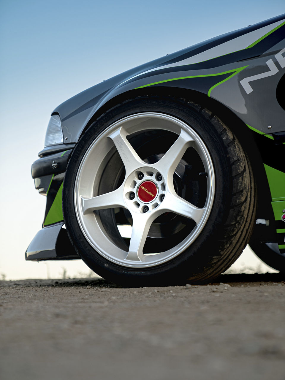 1997 BMW 328i - Motegi MR159 BATTLE V - White | Wheel Pros